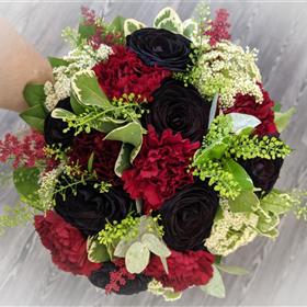 fwthumbBurgundy & Black Rose Posy 1.jpg